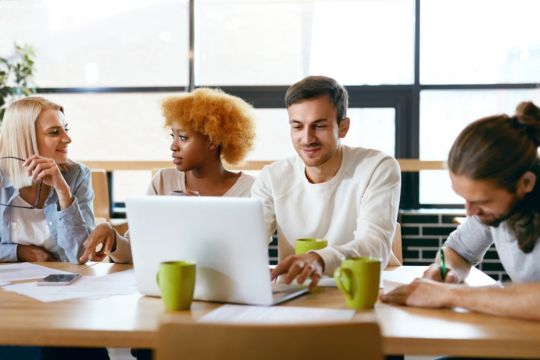 AI commerce agent compared with a traditional Shopify chatbot